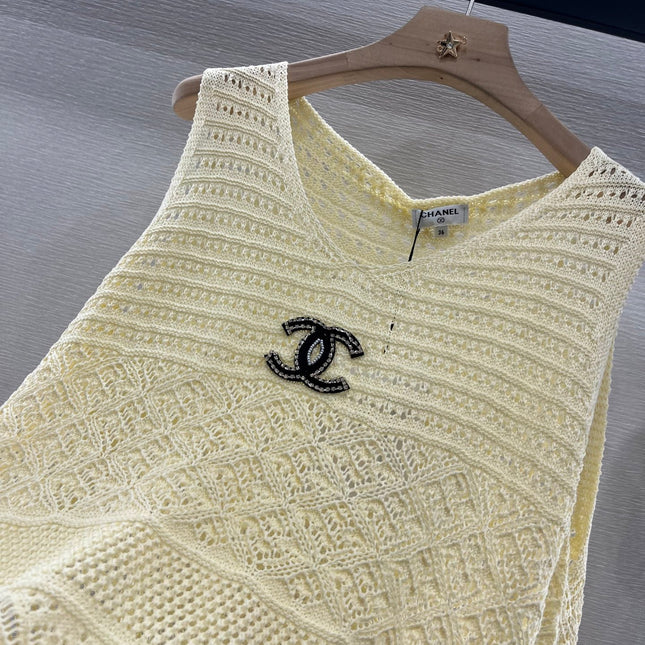 CHANEL LIGHT YELLOW SLEEVELESS KNIT TOP