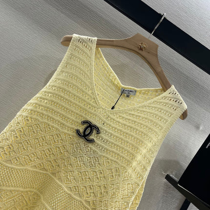 CHANEL LIGHT YELLOW SLEEVELESS KNIT TOP