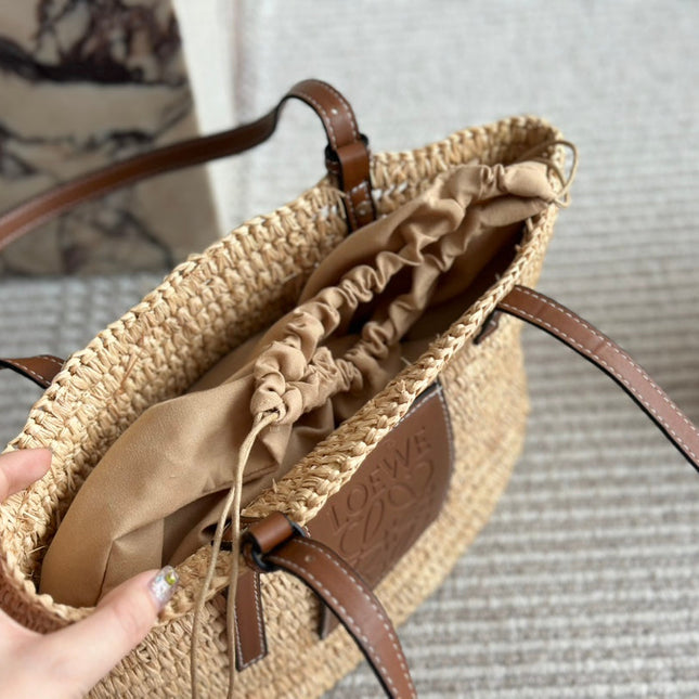 LOE 27 SUMMER WOVEN BASKET IN NATURAL RAFFIA
