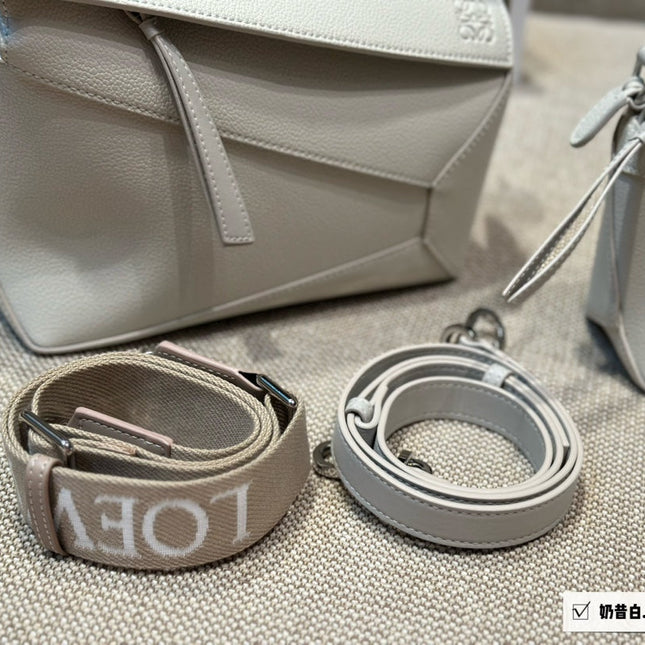 LOE MEDIUM 24 PUZZLE BAG IN WHITE GRAINED CALFSKIN