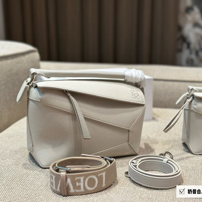 LOE MEDIUM 24 PUZZLE BAG IN WHITE GRAINED CALFSKIN