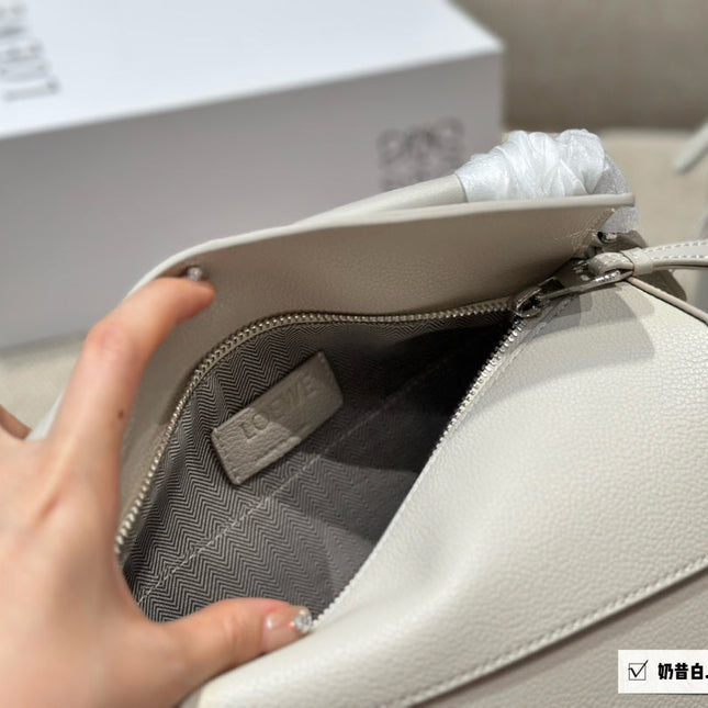 LOE MEDIUM 24 PUZZLE BAG IN WHITE GRAINED CALFSKIN