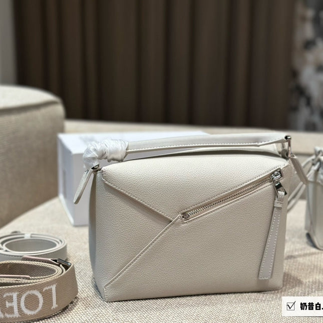 LOE MEDIUM 24 PUZZLE BAG IN WHITE GRAINED CALFSKIN