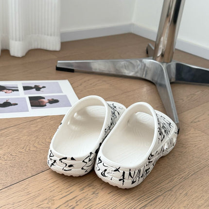 POOL GRAFFITI CROCS SLIDE SANDALS IN WHITE AND BLACK RUBBER