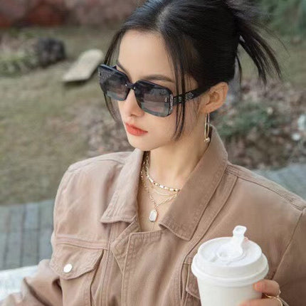 MONTAIGNE SUNGLASS CD5771 IN BLACK ACETATE