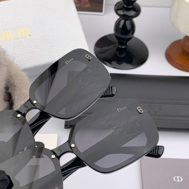 MONTAIGNE SUNGLASS CD5771 IN BLACK ACETATE