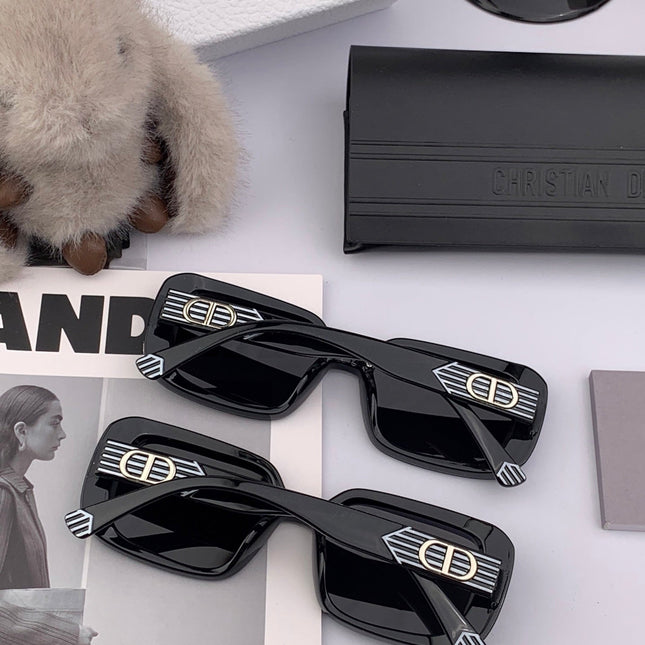 MONTAIGNE SUNGLASS CD5771 IN BLACK ACETATE