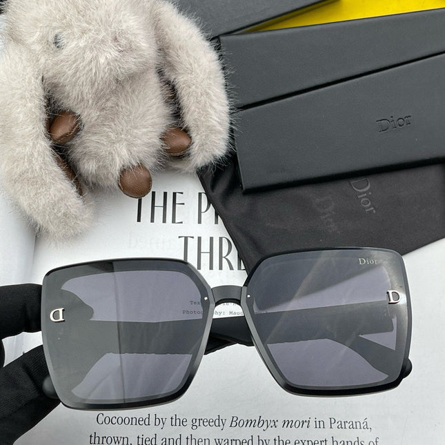 MONTAIGNE SQUARE SUNGLASS CD1590 IN ACETATE