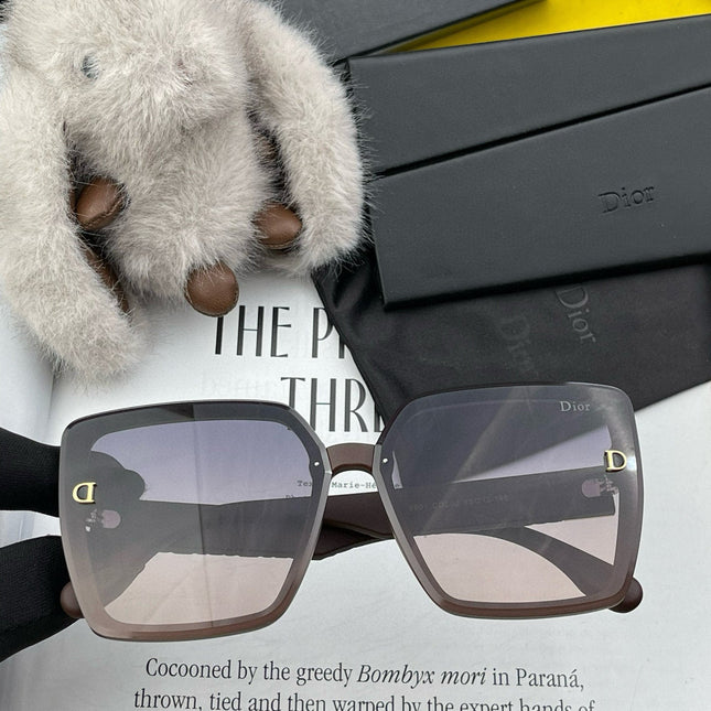 MONTAIGNE SQUARE SUNGLASS CD1590 IN ACETATE