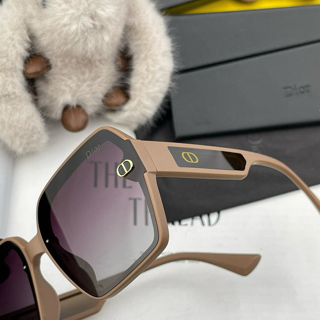 MONTAIGNE SQUARE SUNGLASS D1292 IN LIGHT BROWN ACETATE