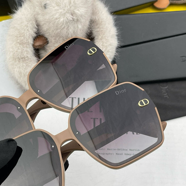 MONTAIGNE SQUARE SUNGLASS D1292 IN LIGHT BROWN ACETATE