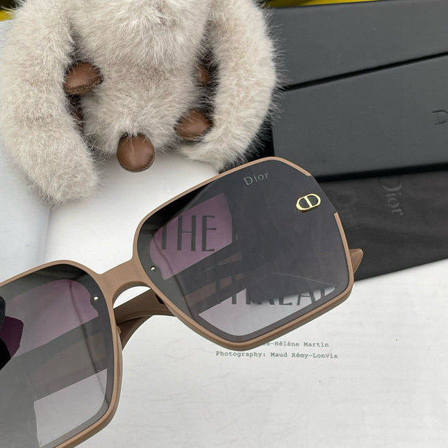 MONTAIGNE SQUARE SUNGLASS D1292 IN LIGHT BROWN ACETATE