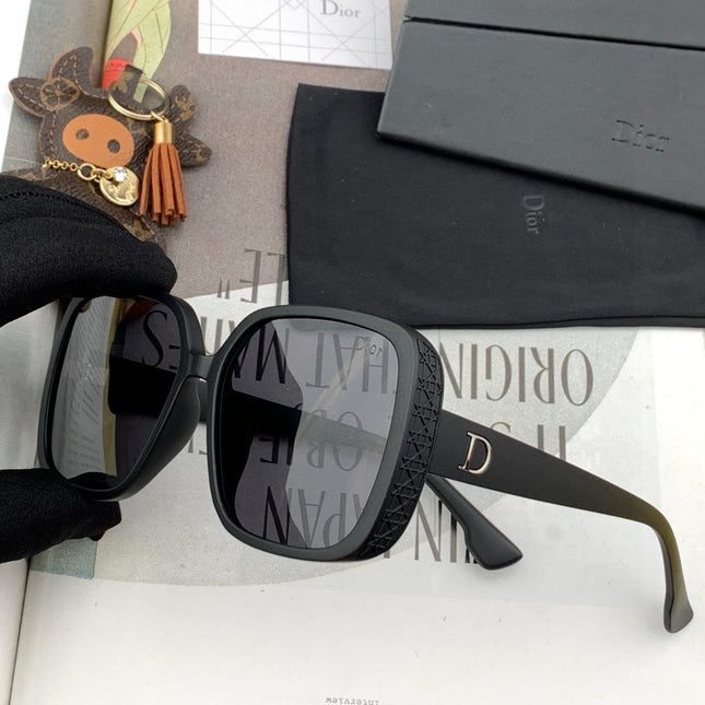 MONTAIGNE SQUARE SUNGLASS D7277 IN ACETATE