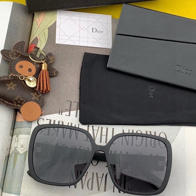MONTAIGNE SQUARE SUNGLASS D7277 IN ACETATE