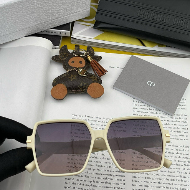 MONTAIGNE SQUARE SUNGLASS CD4780 IN ACETATE