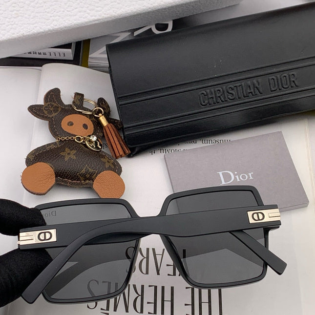 MONTAIGNE SQUARE SUNGLASS CD4780 IN ACETATE