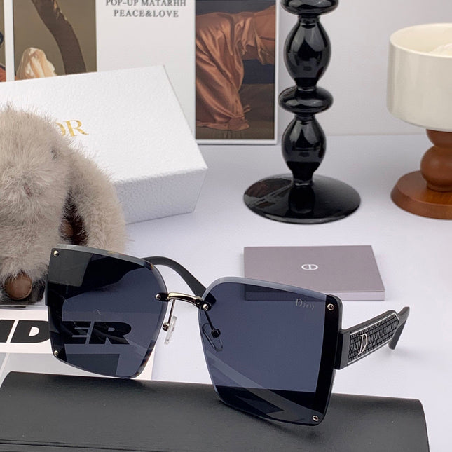 MONTAIGNE SQUARE SUNGLASS CD1677 IN ACETATE