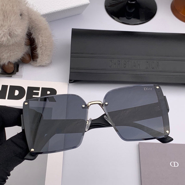 MONTAIGNE SQUARE SUNGLASS CD1677 IN ACETATE