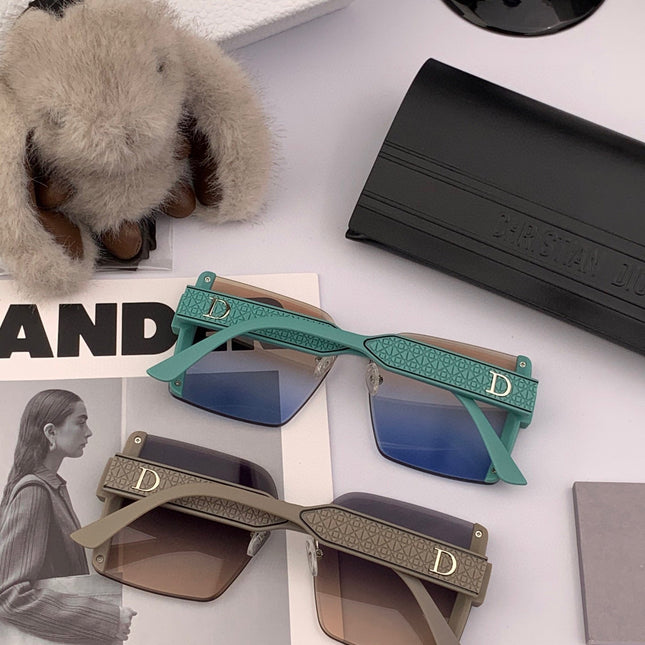 MONTAIGNE SQUARE SUNGLASS CD1677 IN ACETATE