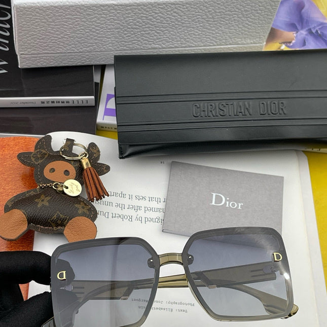 MONTAIGNE SUNGLASS CD2682 IN ACETATE