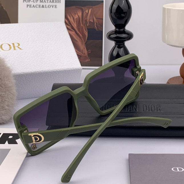 MONTAIGNE SUNGLASS CD1595 IN GREEN ACETATE