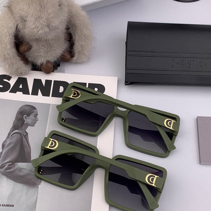 MONTAIGNE SUNGLASS CD1595 IN GREEN ACETATE