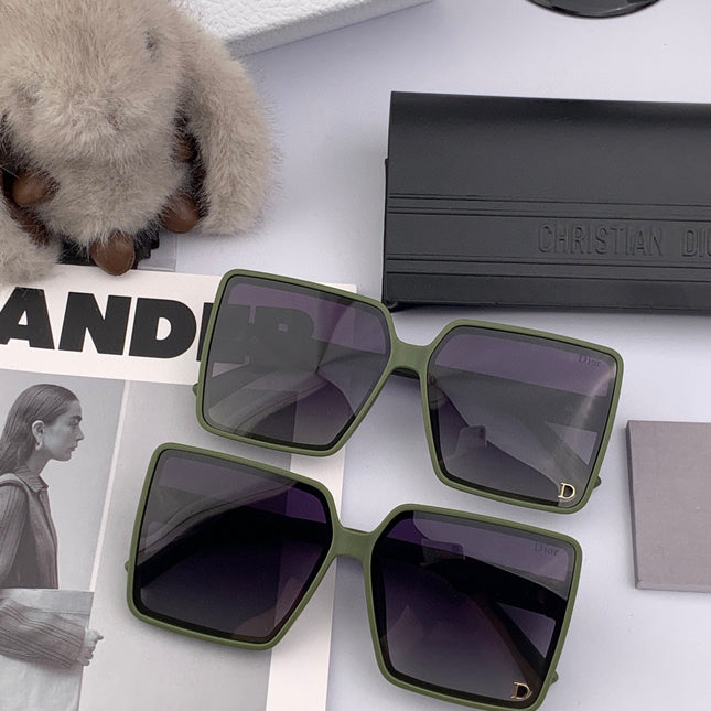 MONTAIGNE SUNGLASS CD1595 IN GREEN ACETATE