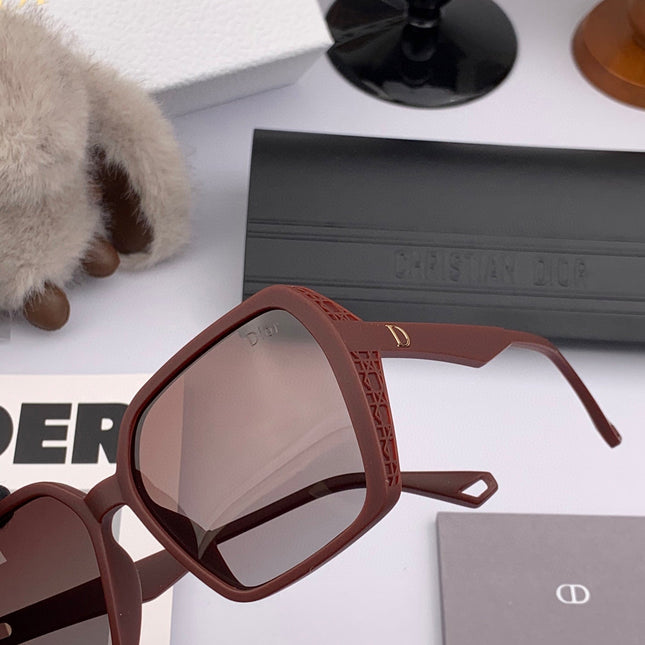 MONTAIGNE SUNGLASS D7732 IN BROWN ACETATE