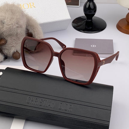 MONTAIGNE SUNGLASS D7732 IN BROWN ACETATE