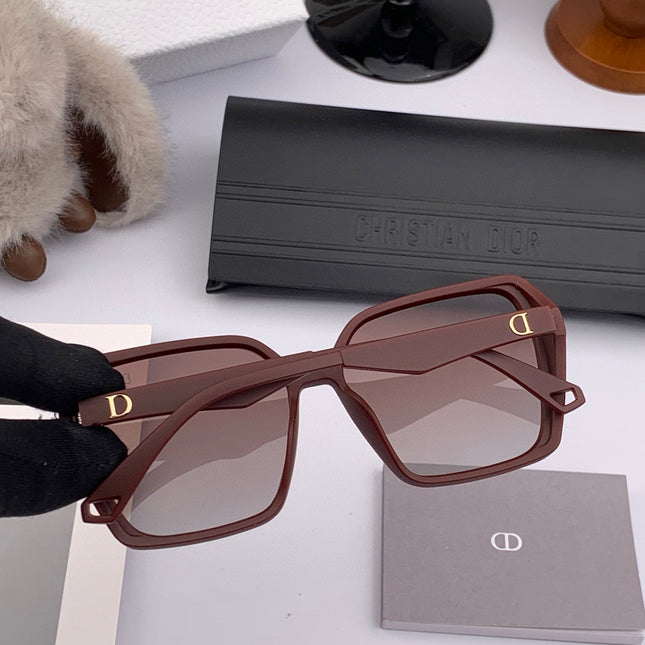 MONTAIGNE SUNGLASS D7732 IN BROWN ACETATE