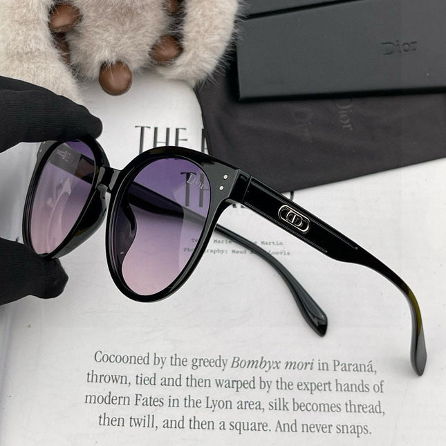 MONTAIGNE SUNGLASS CD5106 IN BLACK ACETATE