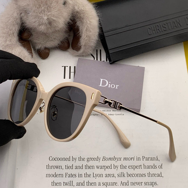 MONTAIGNE SUNGLASS CD3752 IN ACETATE