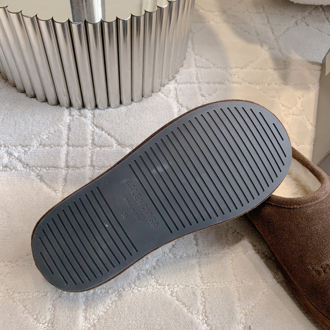 ALASKA SLIPPER IN CHOCOLATE SUEDE