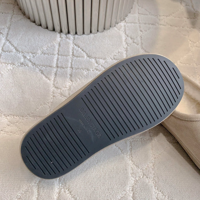 ALASKA SLIPPER IN BEIGE SUEDE