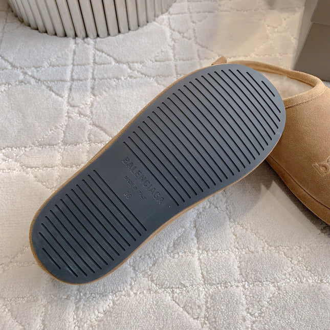 ALASKA SLIPPER IN CAMEL BROWN SUEDE