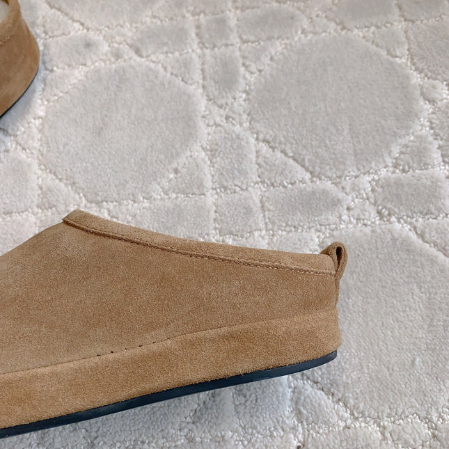 ALASKA SLIPPER IN CAMEL BROWN SUEDE