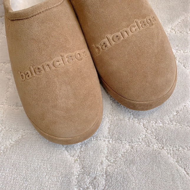 ALASKA SLIPPER IN CAMEL BROWN SUEDE