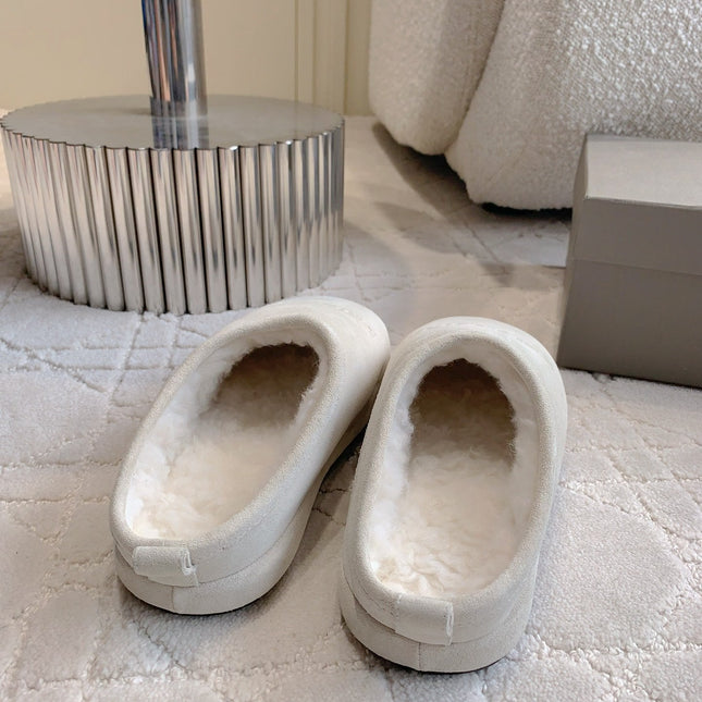 ALASKA SLIPPER IN WHITE SUEDE