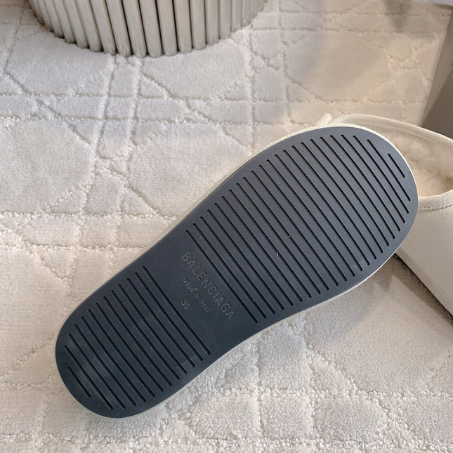 ALASKA SLIPPER IN WHITE SUEDE