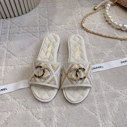 FLAT SANDALS LOGO STONE AND CHAIN IN WHITE LAMBSKIN WITH RAFFIA
