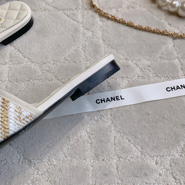 FLAT SANDALS LOGO STONE AND CHAIN IN WHITE LAMBSKIN WITH RAFFIA