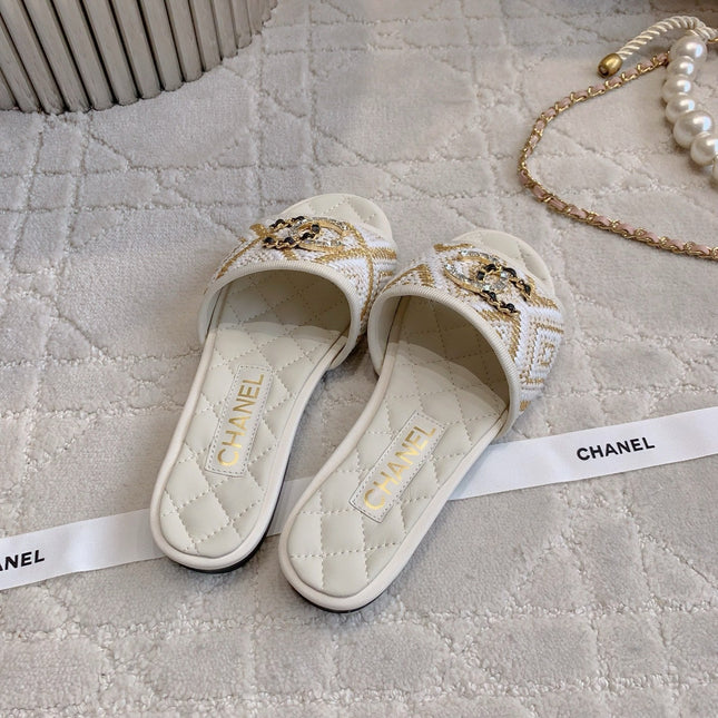 FLAT SANDALS LOGO STONE AND CHAIN IN WHITE LAMBSKIN WITH RAFFIA