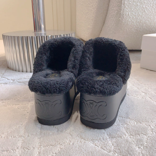 CELINE 25S DANA WEDGE MULE 70MM IN BLACK SUEDE CALFSKIN AND SHEARLING