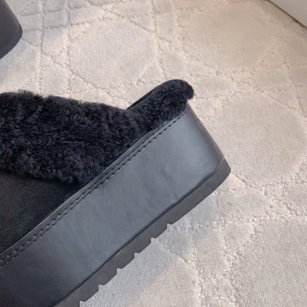 CELINE 25S DANA WEDGE MULE 70MM IN BLACK SUEDE CALFSKIN AND SHEARLING