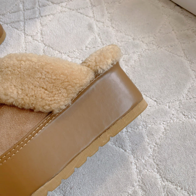 CELINE 25S DANA WEDGE MULE 70MM IN LIGHT BROWN SUEDE CALFSKIN AND SHEARLING