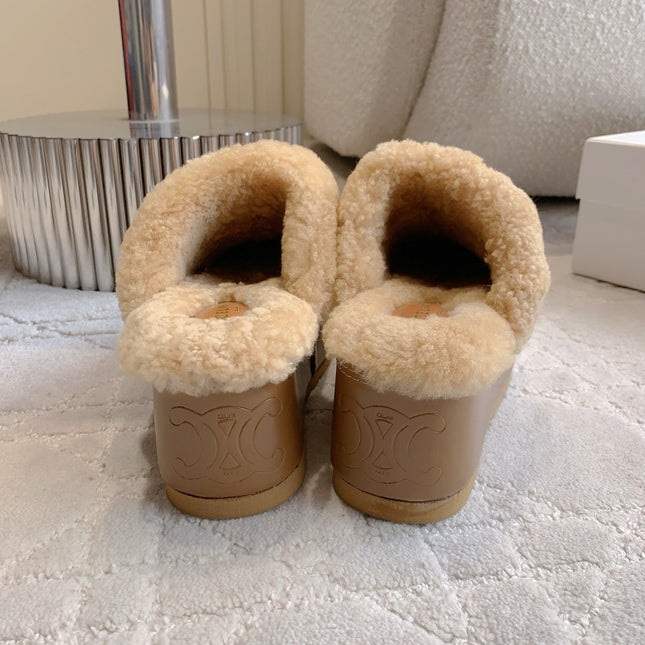 CELINE 25S DANA WEDGE MULE 70MM IN LIGHT BROWN SUEDE CALFSKIN AND SHEARLING