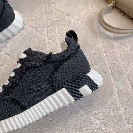 HM SNEAKER LOW SPORTS IN BLACK MESH