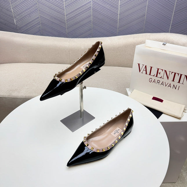 ROCKSTUD FLAT PUMP IN BLACK CALFSKIN