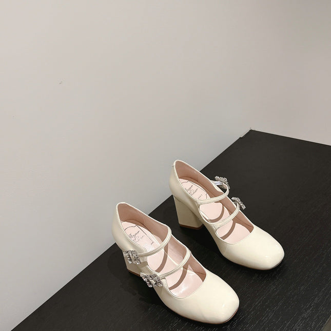 TRÈS VIVIER MARY JANE DOUBLE-STRAP PUMPS IN OFF WHITE PATENT CALFSKIN
