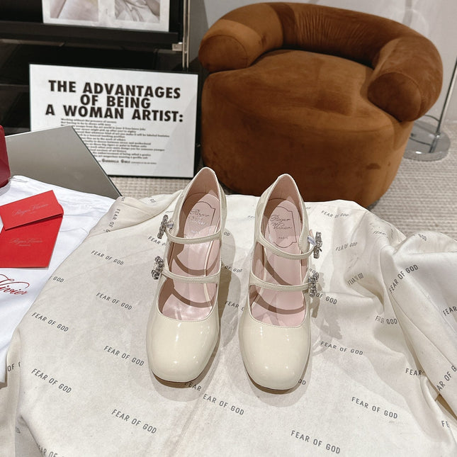 TRÈS VIVIER MARY JANE DOUBLE-STRAP PUMPS IN OFF WHITE PATENT CALFSKIN